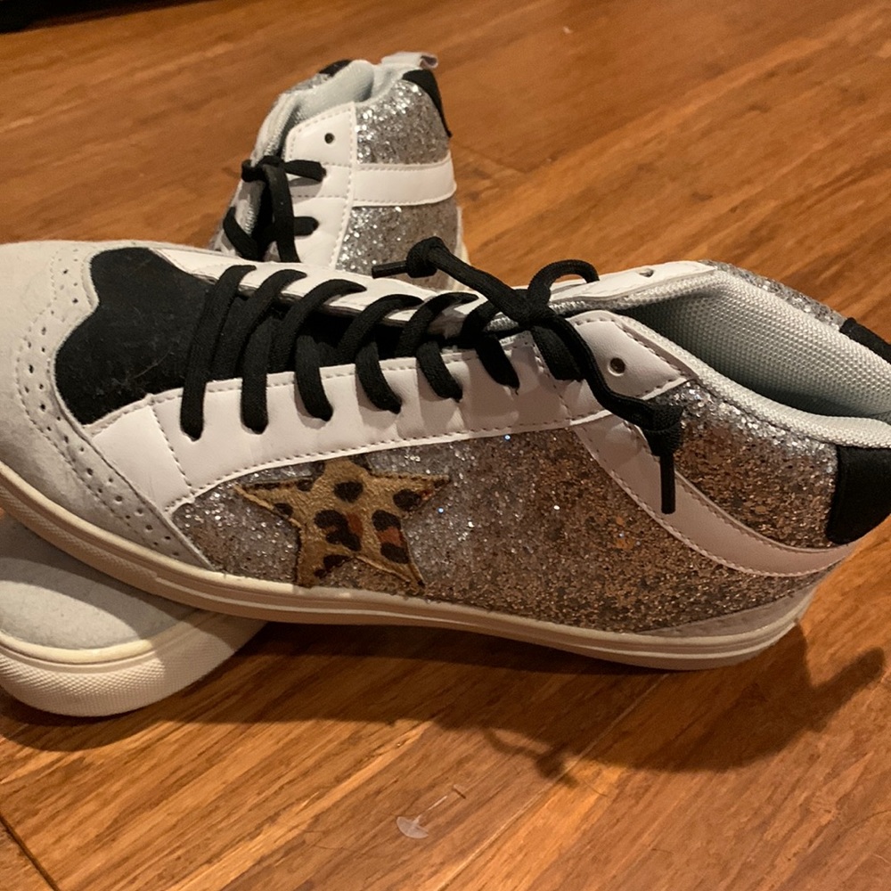 Fashion sneakers size 9